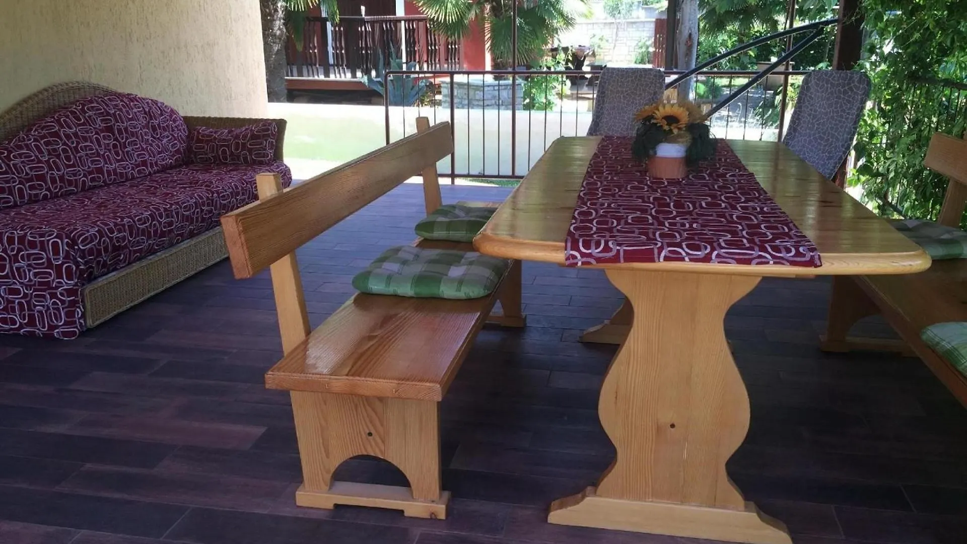 Komplette Villa Mit Zwei Appartements Karpinjan Holiday home