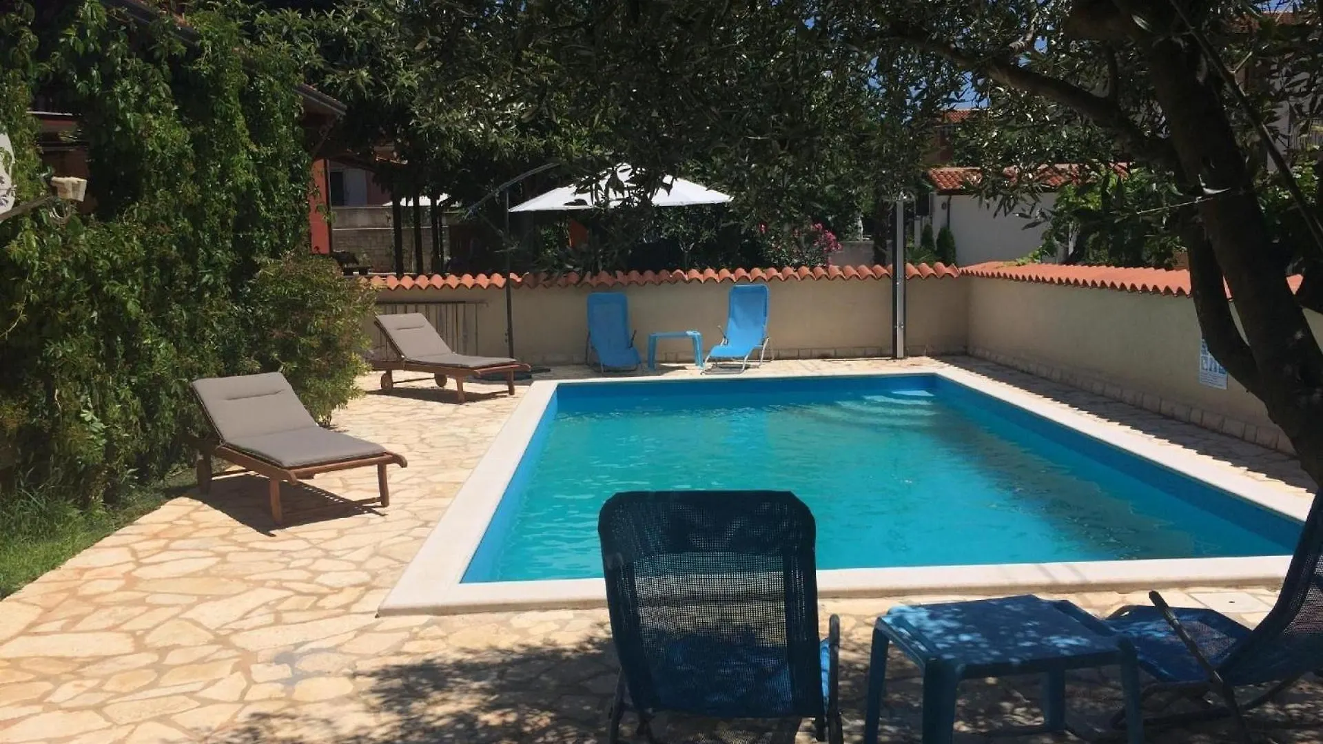 Holiday home Komplette Villa Mit Zwei Appartements Karpinjan