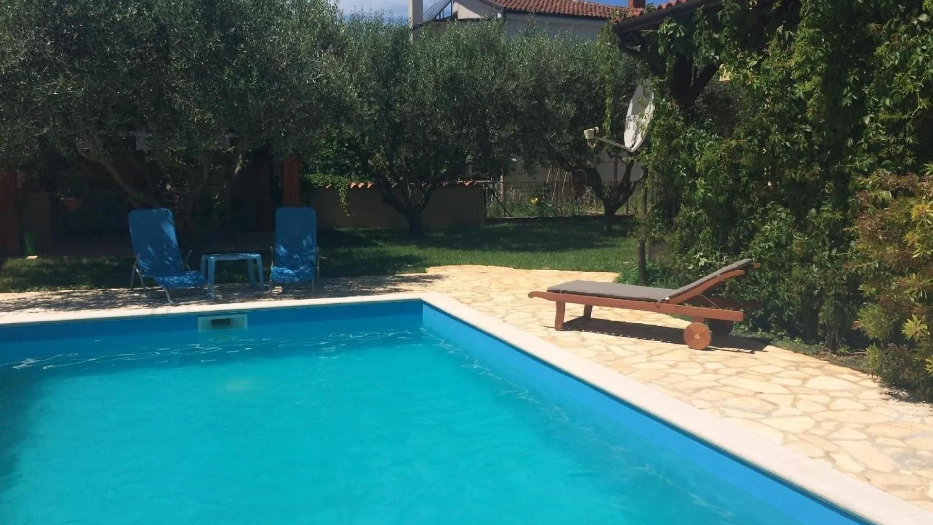 Holiday home Komplette Villa Mit Zwei Appartements Karpinjan