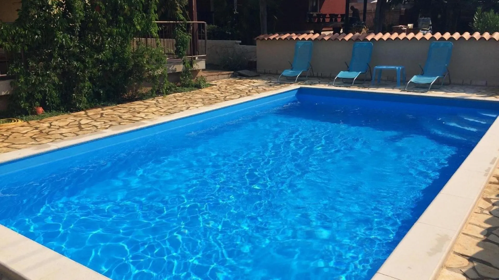 Holiday home Komplette Villa Mit Zwei Appartements Karpinjan